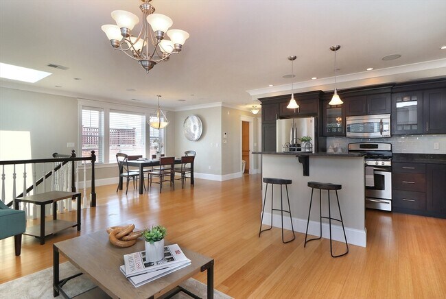 276 Bowen St in Boston, MA - Building Photo - Building Photo