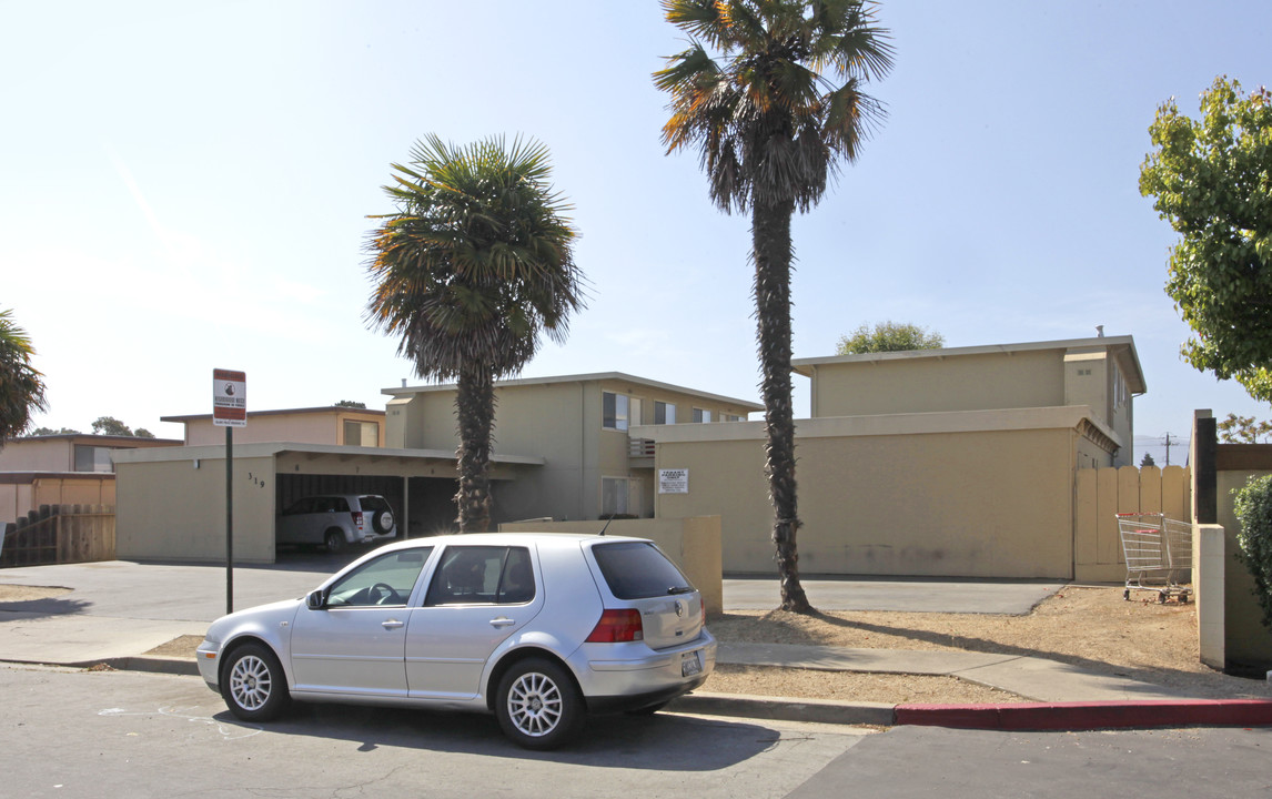 Parkside Manor in Salinas, CA - Building Photo