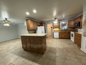 2321 N Peniel Ave in Bethany, OK - Foto de edificio - Building Photo