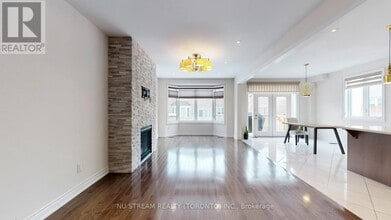 102 Beaconsfield Dr in Vaughan, ON - Building Photo - Building Photo