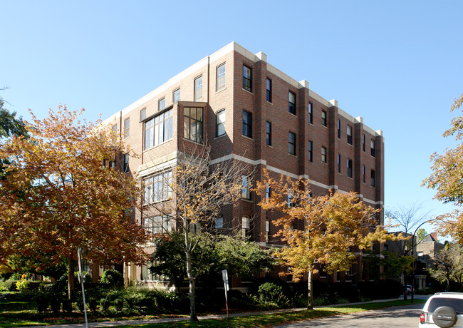 900 Delaware Ave in Buffalo, NY - Foto de edificio - Building Photo