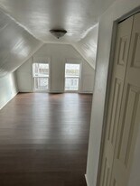 230 E Chestnut St in Canton, IL - Building Photo