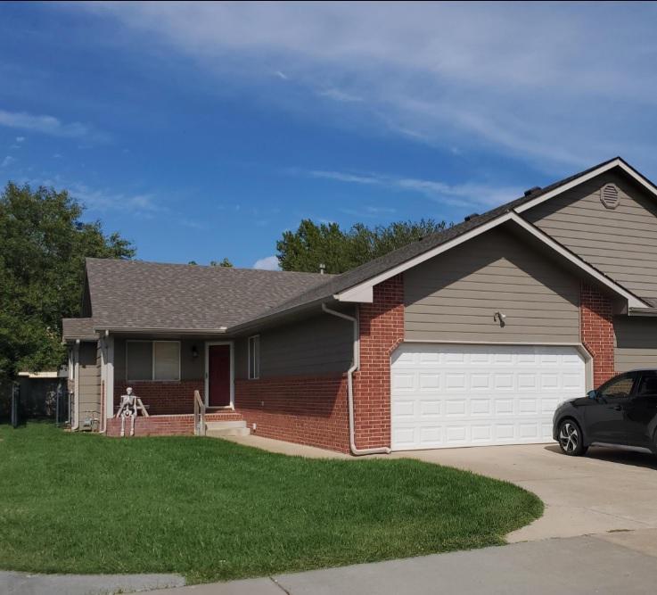 221 S Maize Rd in Wichita, KS - Foto de edificio