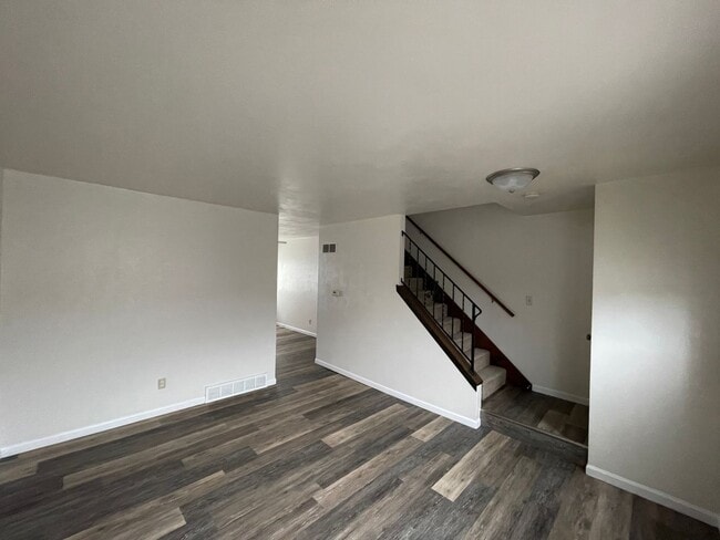 property at 719 W 61st St