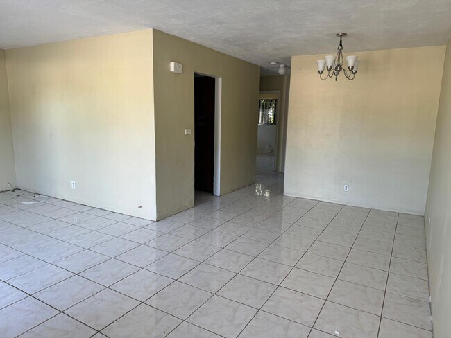 1232 NE 136th Terrace in North Miami, FL - Building Photo - Building Photo