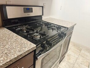 11258 Tiara St in North Hollywood, CA - Foto de edificio - Building Photo
