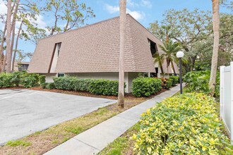 4688 Ringwood Meadow in Sarasota, FL - Building Photo - Building Photo