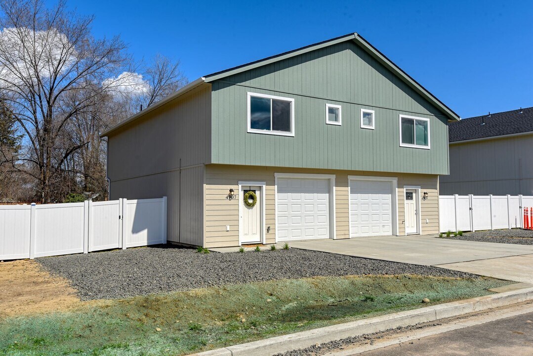 4919-4921 E 6th Ave in Spokane Valley, WA - Building Photo