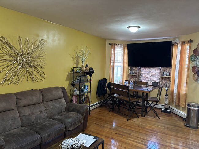 137 Intervale St in Dorchester, MA - Foto de edificio - Building Photo