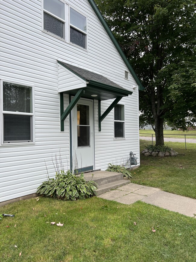 401 Hemlock St in Rhinelander, WI - Foto de edificio - Building Photo