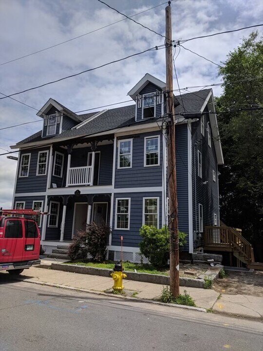 47 Pacific St in Fitchburg, MA - Building Photo