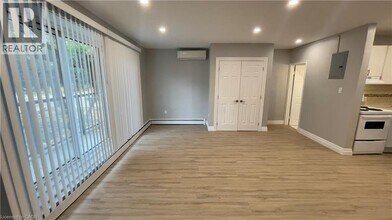 326 Hunter St E in Hamilton, ON - Building Photo - Building Photo