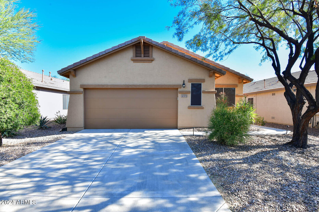 40309 N Bell Meadow Trail in New River, AZ - Building Photo