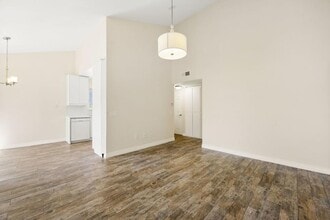 1811 E Grand Ave in Escondido, CA - Building Photo - Building Photo