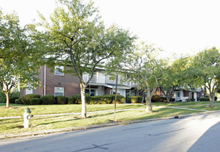 Stadium View Apartments in Bowling Green, OH - Building Photo - Building Photo