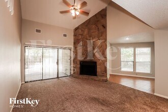 334 Cypresswood Dr in Spring, TX - Foto de edificio - Building Photo