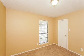 1014 Brookhaven Dr in Lancaster, TX - Building Photo - Building Photo