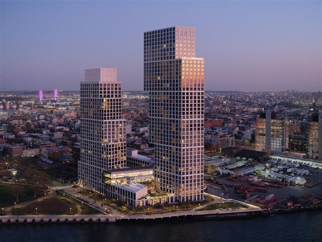 Eagle and West in Brooklyn, NY - Foto de edificio - Building Photo