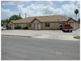 Lake View in Harlingen, TX - Building Photo