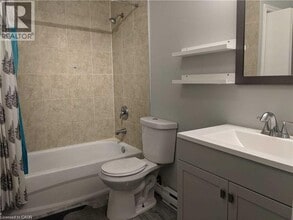 8646 Willoughby Dr in Niagara Falls, ON - Foto de edificio - Building Photo