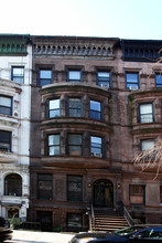 134 W 74th St in New York, NY - Building Photo - Building Photo