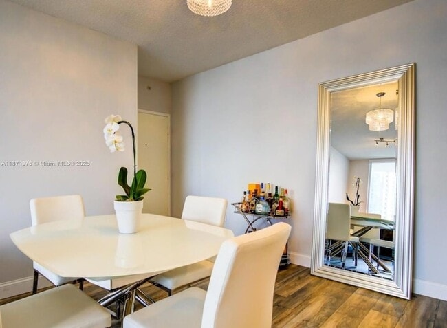 601 NE 23rd St, Unit 1501 in Miami, FL - Building Photo - Building Photo