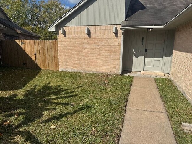 2038 Woodland Hills Dr in Missouri City, TX - Building Photo - Building Photo