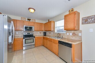 9718 Country Shadow in San Antonio, TX - Building Photo - Building Photo