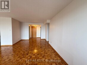 2760-2760 Carousel Crescent in Ottawa, ON - Building Photo - Building Photo