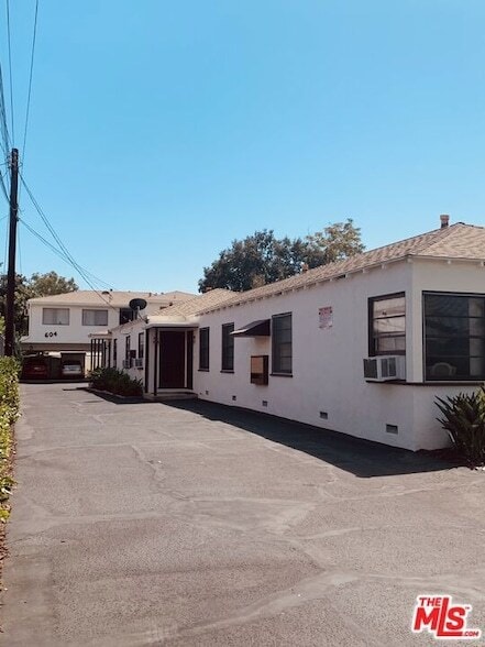 604 E Windsor Rd, Unit 302 in Glendale, CA - Building Photo - Building Photo