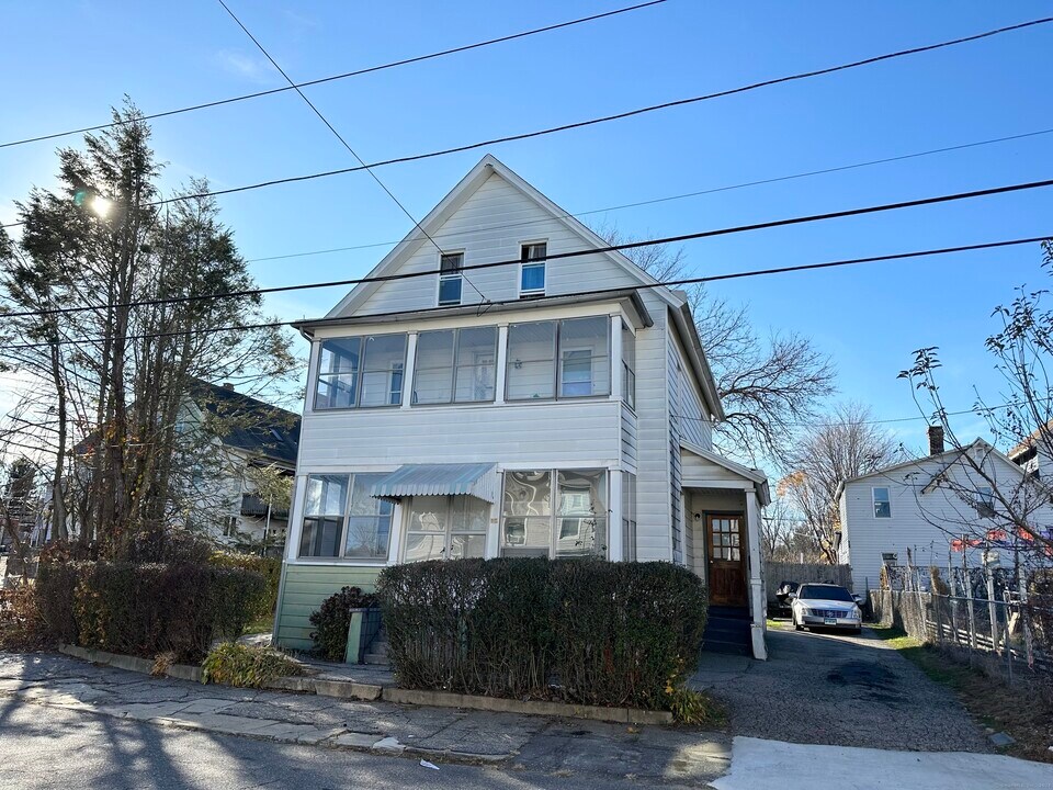 16 Bassett St in Ansonia, CT - Building Photo