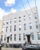 1121 47th Rd in Long Island City, NY - Building Photo