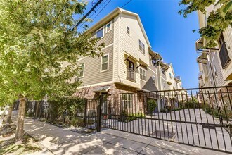 921 W 24th St in Houston, TX - Building Photo - Building Photo