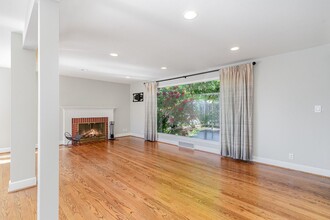 7324 52nd Ave NE in Seattle, WA - Building Photo - Building Photo
