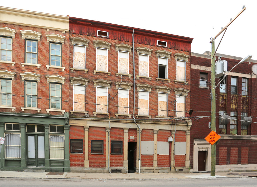 17-19 W Mcmicken Ave in Cincinnati, OH - Building Photo