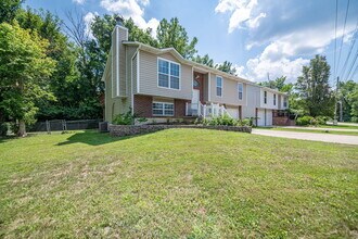 3704 Bethel St in Columbia, MO - Foto de edificio - Building Photo