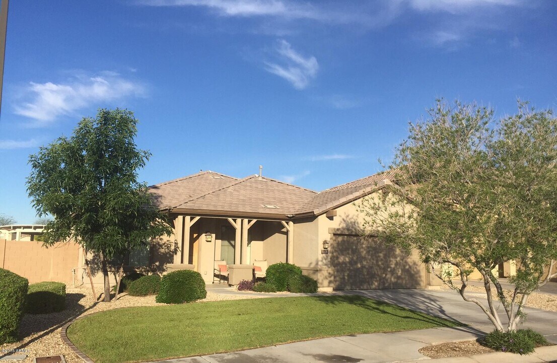 888 S 165th Ln in Goodyear, AZ - Foto de edificio