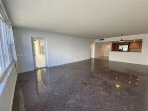 5600 Collins Ave in Miami, FL - Building Photo - Building Photo