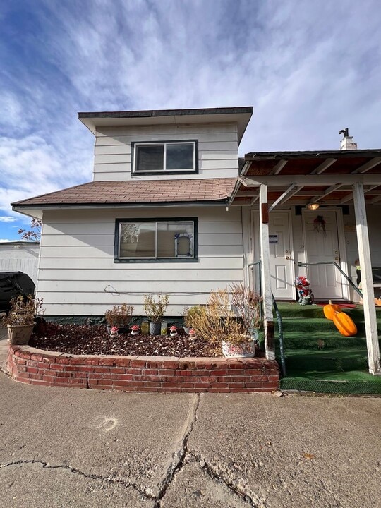 1126 W Nob Hill Blvd in Yakima, WA - Building Photo