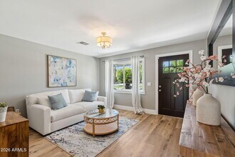 5339 E Osborn Rd in Phoenix, AZ - Building Photo - Building Photo