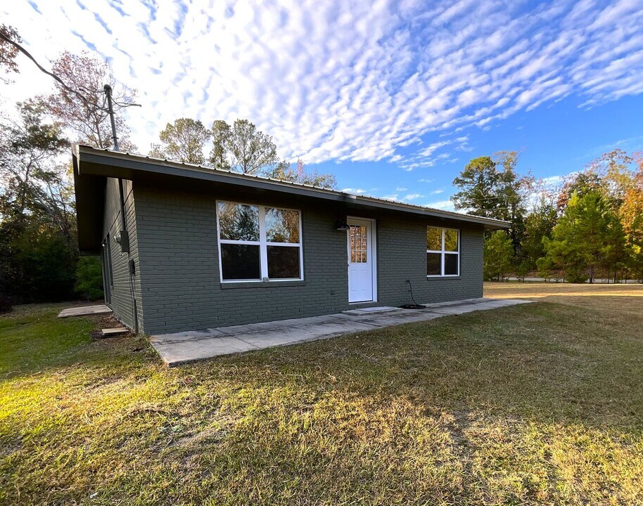 3445 Bump Nose Rd in Marianna, FL - Building Photo