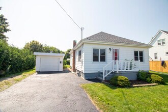 Cute 2 Bdrm * St Thomas * For Rent * Garage * Yard - AVAILABLE June 1 in St Thomas, ON - Building Photo - Building Photo