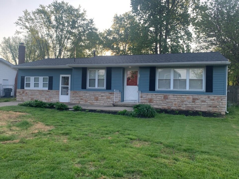 210 Ohio St in Sunbury, OH - Building Photo