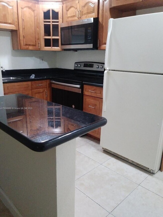 4450 SW 67th Ave in Miami, FL - Building Photo - Building Photo