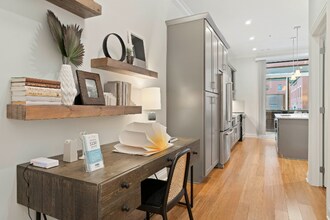 1053 W Monroe St in Chicago, IL - Building Photo - Building Photo