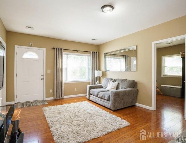 1387 Finnegans Ln in North Brunswick, NJ - Building Photo - Building Photo