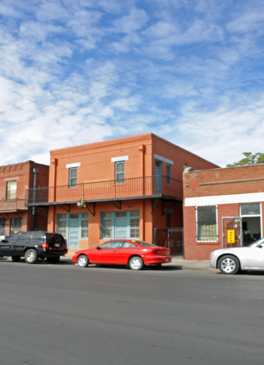 705 1/2 S Oregon St in El Paso, TX - Building Photo