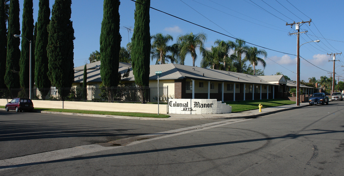 Colonial Manor Apartments in Rialto, CA - Building Photo