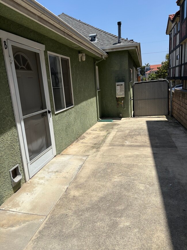517 N Irena Ave, Unit B unit in Redondo Beach, CA - Building Photo - Building Photo