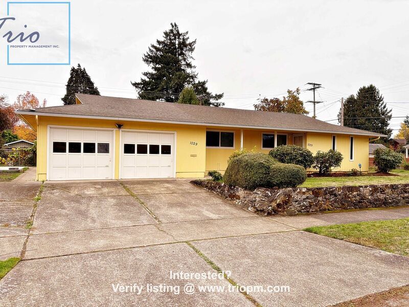 1029 C St in Springfield, OR - Building Photo